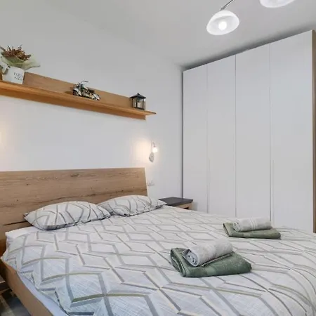 Veronika Ii By Guide Vila Vinkuran